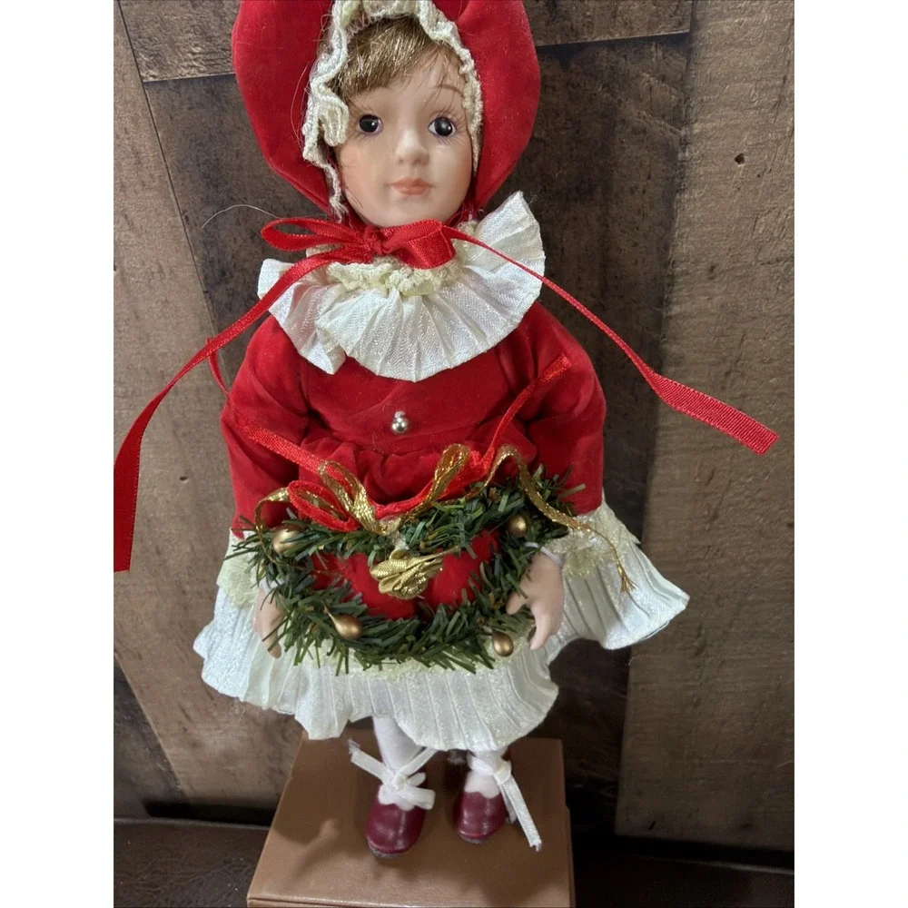 Yuletide Treasures add touch